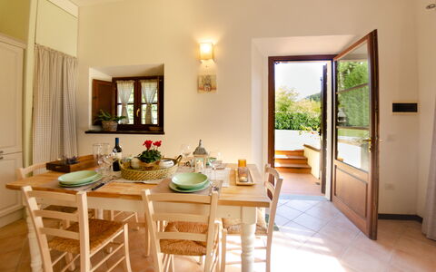 Casale 180: Værelse, Ejendom, Møbel, Bygning, Indretning, Hus, Spisestue, Bord, Etage, Ejendom