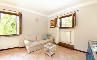 Morgana: Ejendom, Værelse, Møbel, Bygning, Ejendom, Indretning, Hus, Dagslys, Etage, Stue