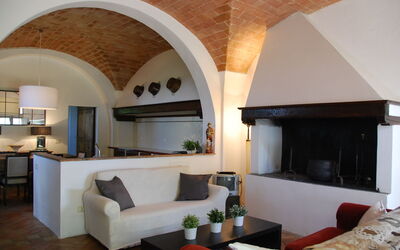 Casa Marcello - Fico: Møbel, Couch, Belysning, Indretning, Træ, Stue, Bord, Etage, Gulvbelægning, Væg