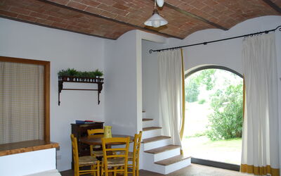 Fienile Arancione - Pero: Bygning, Plante, Møbel, Ejendom, Skygge, Træ, Vindue, Indretning, Etage, Stue