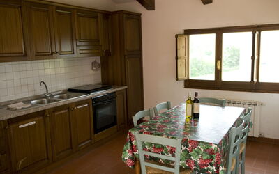 Fienile Giallo - Albicocco: Cabinetry, Ejendom, Møbel, Countertop, Håndvask, Køkkenvask, Bygning, Vindue, Tap, Køkken