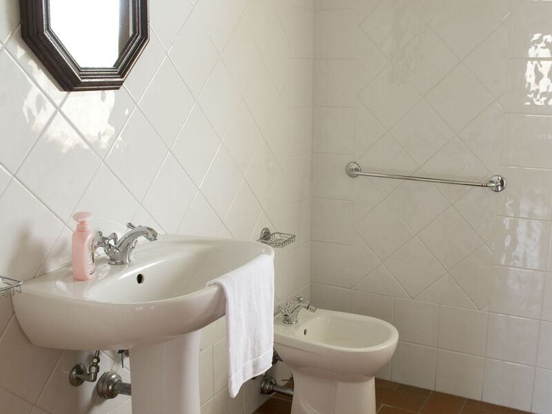 agriturismo-cabbiavoli-chianti-multiproperty-fienile-giallo-albicocco-bathroom