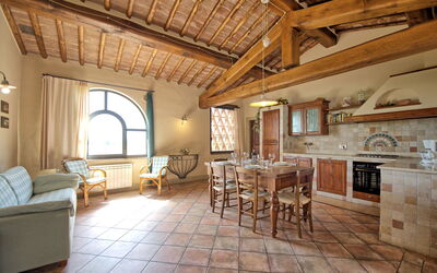 Glicini 3: Møbel, Ejendom, Billedramme, Bord, Couch, Vindue, Stol, Træ, Stue, Indretning