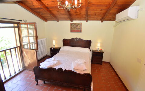 Agli Olivi: Soveværelse, Værelse, Møbel, Seng, Ejendom, Loft, Sengetøj, Bed Frame, Bygning, Indretning