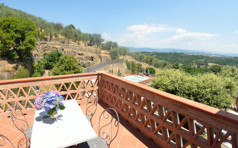 Agli Olivi: Ejendom, Ejendom, Værelse, Hus, Ferie, Bygning, Landskab, Villa, Altan, Bjerg