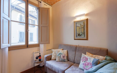 Marlene House: Ejendom, Møbel, Billedramme, Vindue, Træ, Couch, Komfort, Indretning, Arkitektur