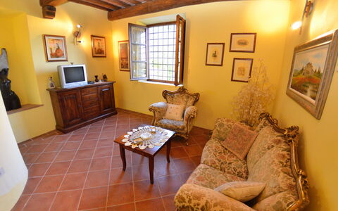 Aurora: Værelse, Ejendom, Bygning, Indretning, Møbel, Stue, Hus, Ejendom, Etage, Loft