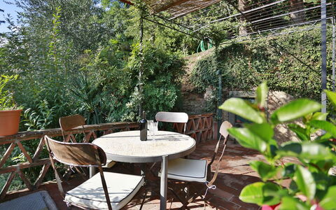 Borgo Antico Paolo: Ejendom, Have, Møbel, Backyard, Gårdhave, Hus, Ejendom, Gård, Botanik, Bord