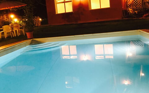 Borgo Di Zacco: Svømmepøl, Ejendom, Lys, Belysning, Vand, Fritid, Hus, Bygning, Nat, Hotel