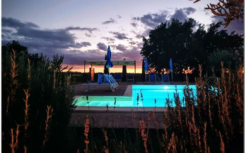 Villetta Di Cortona: Sky, Himmel, Vand, Svømmepøl, Træ, Plante, Rektangel, Morgen, Fritid, Naturlige Landskab