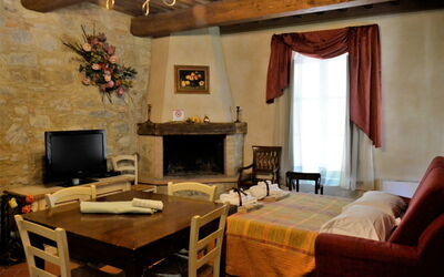 Rio Maggiore: Bord, Møbel, Ejendom, Bygning, Træ, Stol, Stue, Billedramme, Belysning, Indretning