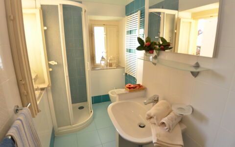 San Michele: Badeværelse, Værelse, Ejendom, Badeværelsesskab, Badeværelse Tilbehør, Hus, Hjem, Bygning, Indretning, Ejendom