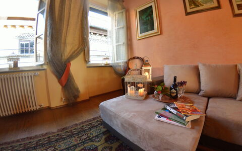 San Michele: Værelse, Ejendom, Møbel, Stue, Bygning, Indretning, Bord, Hus, Etage, Hjem