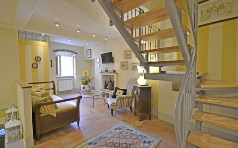 Appartamento Maccari: Værelse, Ejendom, Bygning, Indretning, Loft, Etage, Gul, Stue, Hus, Hjem