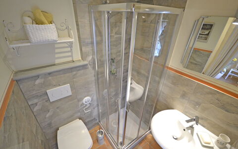 Appartamento Maccari: Ejendom, Badeværelse, Værelse, Hus, Glas, Sanitærarmatur, Indretning, Etage, Flise