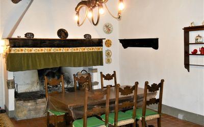 Ginestra: Værelse, Ejendom, Spisestue, Møbel, Indretning, Bygning, Bord, Hus, Loft, Etage