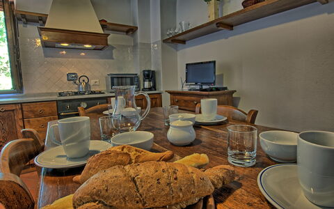 Sole Nel Prato: Værelse, Indretning, Ejendom, Møbel, Bord, Stue, Bygning, Hjem, Ejendom, Hus