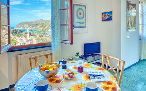 Olivi Del Mesco - Levanto: Værelse, Ejendom, Hus, Bord, Indretning, Ferie, Bygning, Ejendom, Møbel, Hjem