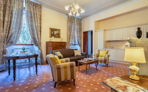 Il Marchese Di Ronta: Værelse, Indretning, Ejendom, Møbel, Stue, Bygning, Gardin, Etage, Gul, Ejendom