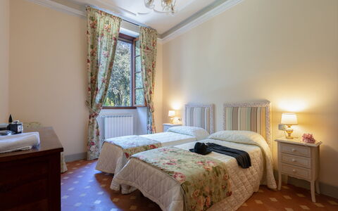 Il Marchese Di Ronta: Soveværelse, Seng, Værelse, Møbel, Ejendom, Sengetøj, Indretning, Bed Frame, Etage, Væg