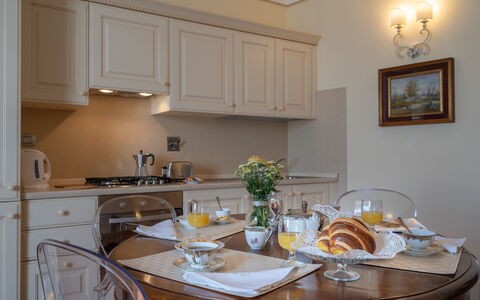 Il Marchese Di Ronta: Værelse, Ejendom, Countertop, Køkken, Møbel, Cabinetry, Indretning, Bygning, Ejendom, Hus