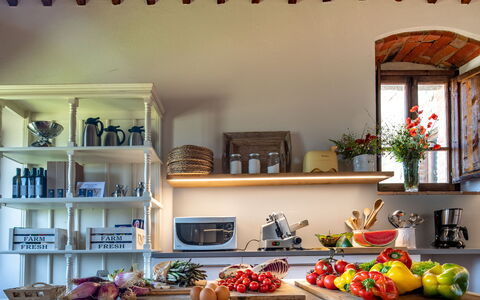 Borgo Gerlino: Værelse, Indretning, Hylde, Countertop, Ejendom, Hus, Møbel, Brunch, Bygning, Køkken