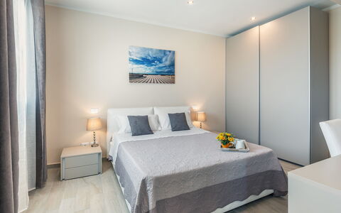 Villa Le Terme: Soveværelse, Værelse, Møbel, Ejendom, Seng, Indretning, Sengetøj, Suite, Bygning, Ejendom