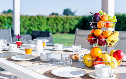 Villa Le Terme: Gul, Brunch, Måltid, Bord, Morgenmad, Mad, Afprøvning Middag, Banquet, Parti, Bordservice