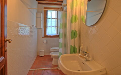 Casa Legoli: Badeværelse, Værelse, Ejendom, Bygning, Indretning, Hus, Etage, Ejendom, Arkitektur, Sanitærarmatur