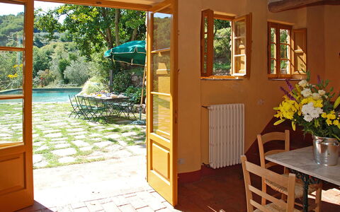 Bottino: Ejendom, Værelse, Bygning, Hus, Dør, Ejendom, Hjem, Veranda, Arkitektur, Møbel