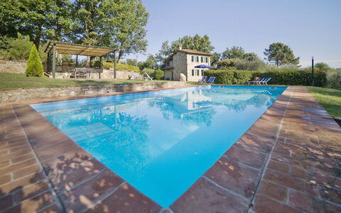 Broccolo: Svømmepøl, Ejendom, Ejendom, Estate, Hus, Reflekterende Pool, Bygning, Boligområde, Hjem, Design