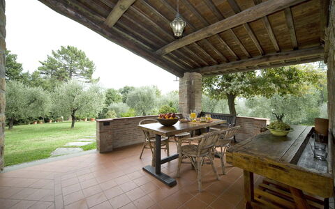 Broccolo: Ejendom, Bygning, Ejendom, Hus, Estate, Værelse, Hjem, Gårdhave, Veranda, Backyard