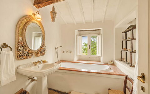 Camporempoli: Væg, Sanitærarmatur, Indretning, Badeværelse, Badekar, Belysning, Loft, Vvs, Tap, Hjem