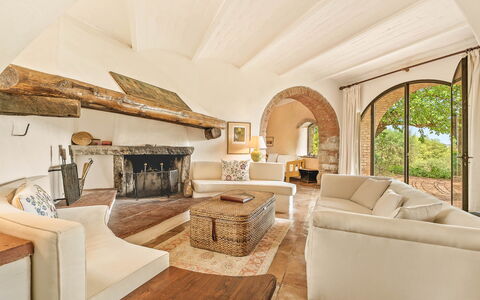 Camporempoli: Væg, Møbel, Arkitektur, Hjem, Loft, Stue, Couch, Villa, Stol