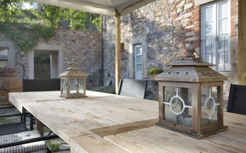 Chiodo: Ejendom, Værelse, Møbel, Indretning, Bord, Træ, Hjem, Hus, Bygning, Belysning