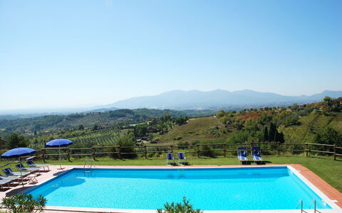 Fubbiano: Svømmepøl, Ejendom, Fritid, Udvej, Villa, Hus, Ferie, Ejendom, Græs, Estate