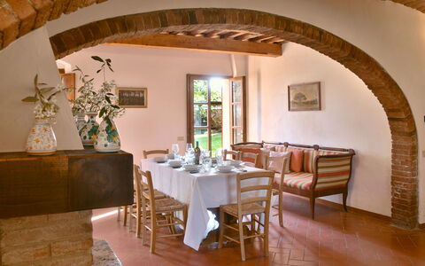 La Capanna: Møbel, Indretning, Væg, Træ, Bord, Gulvbelægning, Stol, Køkken & Spisebord, Spisestue, Belysning