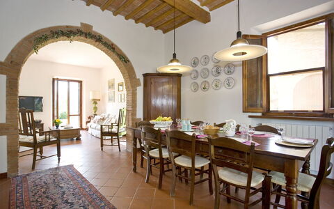 La Fonte: Værelse, Ejendom, Bygning, Indretning, Møbel, Spisestue, Loft, Hus, Bord, Ejendom