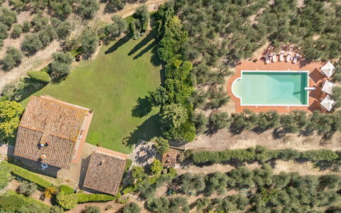 La Fonte: Arkitektur, Landskab, Hus, Estate, Land Lot, Menneskelig Bosættelse, Svømmepøl, Stuehus, Hacienda, Plantation