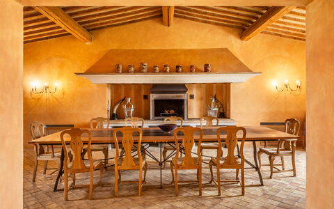 Lavacchio 12: Møbel, Bord, Stol, Træ, Etage, Bygning, Gulvbelægning, Ejendom