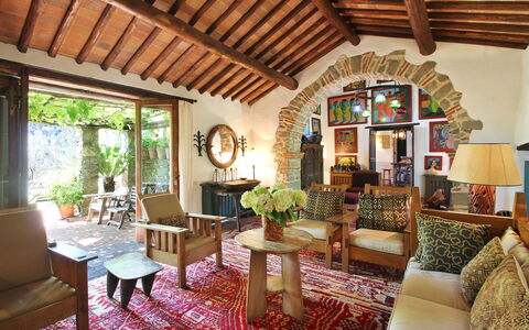 Macennere: Ejendom, Værelse, Bygning, Indretning, Stue, Ejendom, Hus, Møbel, Loft, Hjem