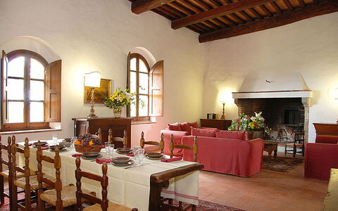 Malmantile: Bygning, Værelse, Ejendom, Indretning, Restaurant, Møbel, Loft, Bord, Hus, Arkitektur