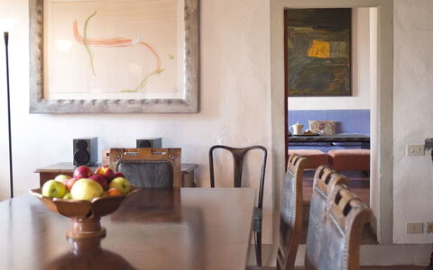 Ricavoli: Værelse, Ejendom, Møbel, Indretning, Bygning, Loft, Bjælke, Hus, Bord, Etage