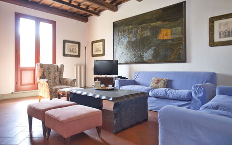 Ricavoli: Møbel, Værelse, Ejendom, Stue, Indretning, Væg, Bygning, Soveværelse, Seng, Loft