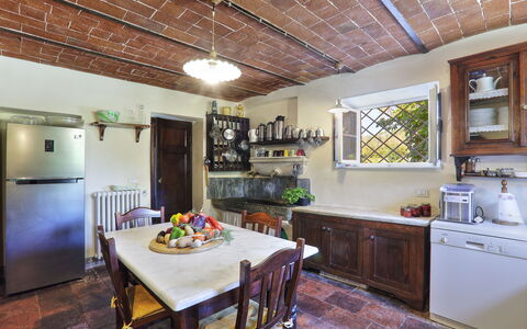 Villa Clara 20: Ejendom, Værelse, Bygning, Countertop, Møbel, Loft, Køkken, Indretning, Ejendom, Etage