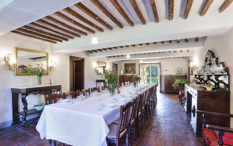 Villa Clara 20: Ejendom, Bygning, Værelse, Ejendom, Loft, Restaurant, Hus, Indretning, Spisestue, Møbel