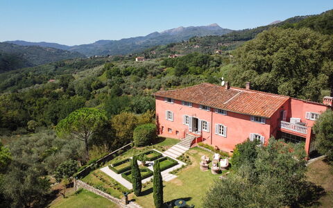 Villa Igea 13: Himmel, Bygning, Plante, Bjerg, Natur, Træ, Vindue, Land Lot, Naturlige Landskab, Hus