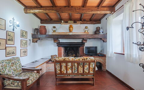 La Quercia: Ejendom, Møbel, Billedramme, Træ, Indretning, Etage, Gulvbelægning, Hus, Stue, Hårdttræ