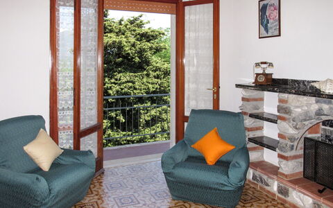 Camaiore 681: Møbel, Ejendom, Plante, Komfort, Azure, Træ, Indretning, Stue, Etage, Skygge