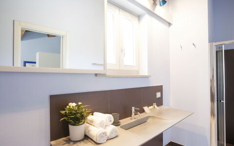 Villa San Lorenzo: Ejendom, Værelse, Indretning, Bygning, Hus, Badeværelse, Møbel, Loft, Ejendom, Håndvask